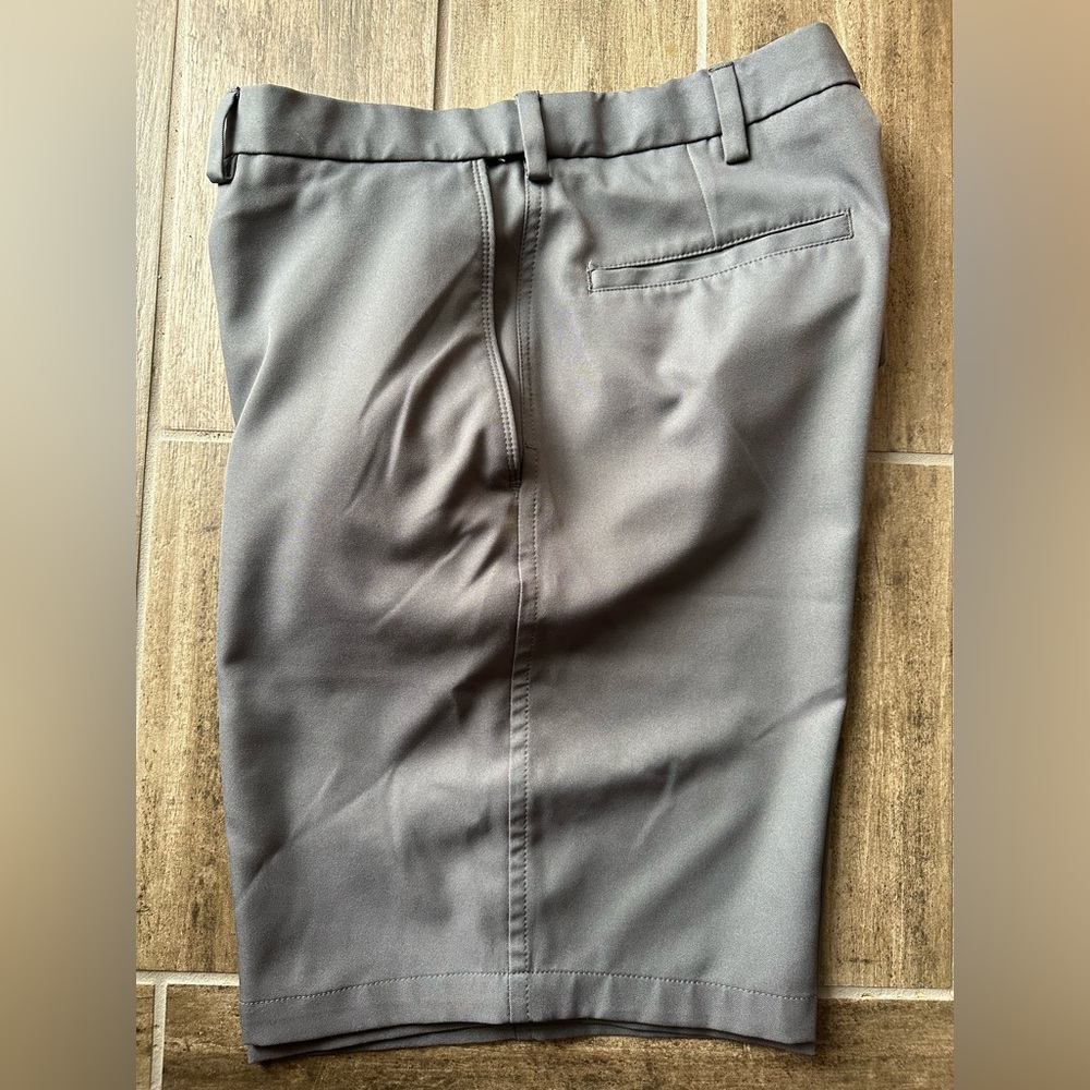 Haggar Cool 18 Pro golf shorts.  Size is 38. These shorts are like new.